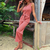 Ärmelloser, lässiger Jumpsuit zum Schnüren am Meer
